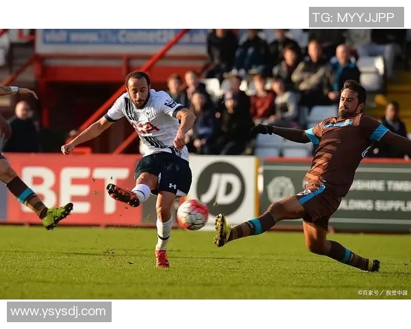 奈梅亨与阿尔克的精彩对决揭示足球战术与团队协作的完美结合