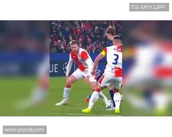 沙尔克与莱比锡激战正酣双方拼搏展现足球魅力与激情